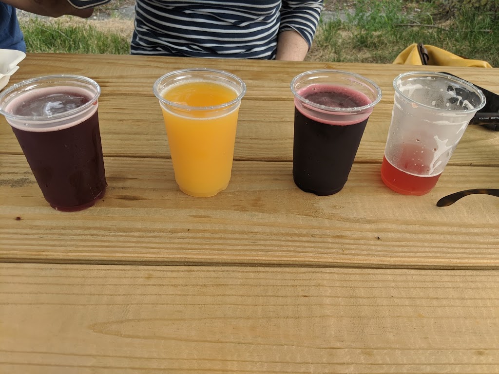 Une Année | Hubbards Cave Brewery & BBQ | restaurant | 6343 W Gross Point Rd, Niles, IL 60714, USA | 8476350655 OR +1 847-635-0655