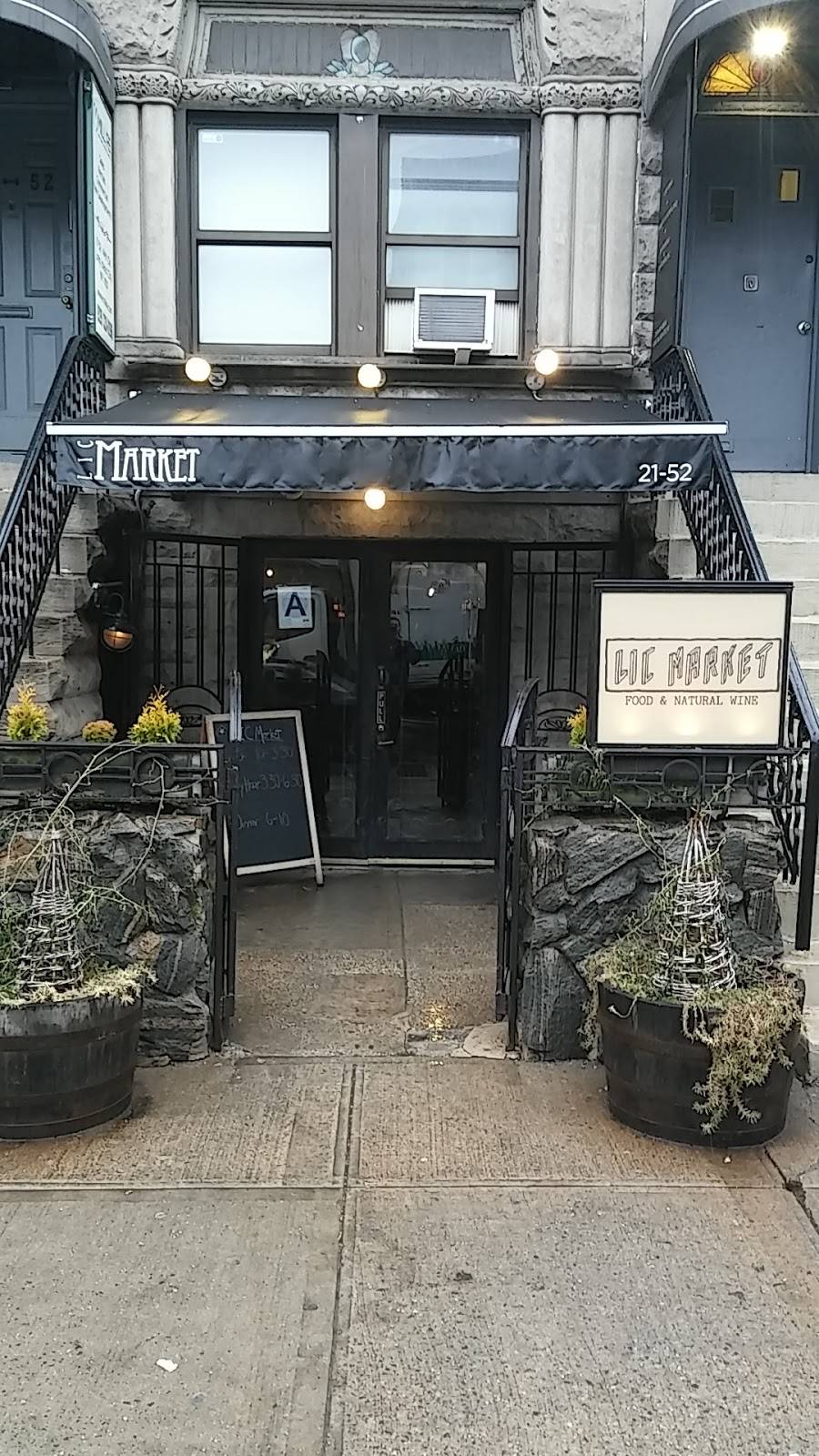 LIC Market | restaurant | 21-52 44th Dr, Long Island City, NY 11101, USA | 7183610013 OR +1 718-361-0013