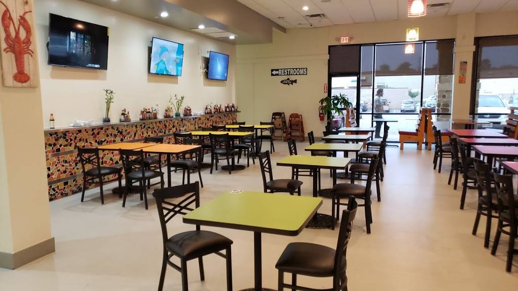 Pier 16 Crawfish & Wings | restaurant | 4400b North Fwy, Houston, TX 77022, USA | 8324798012 OR +1 832-479-8012