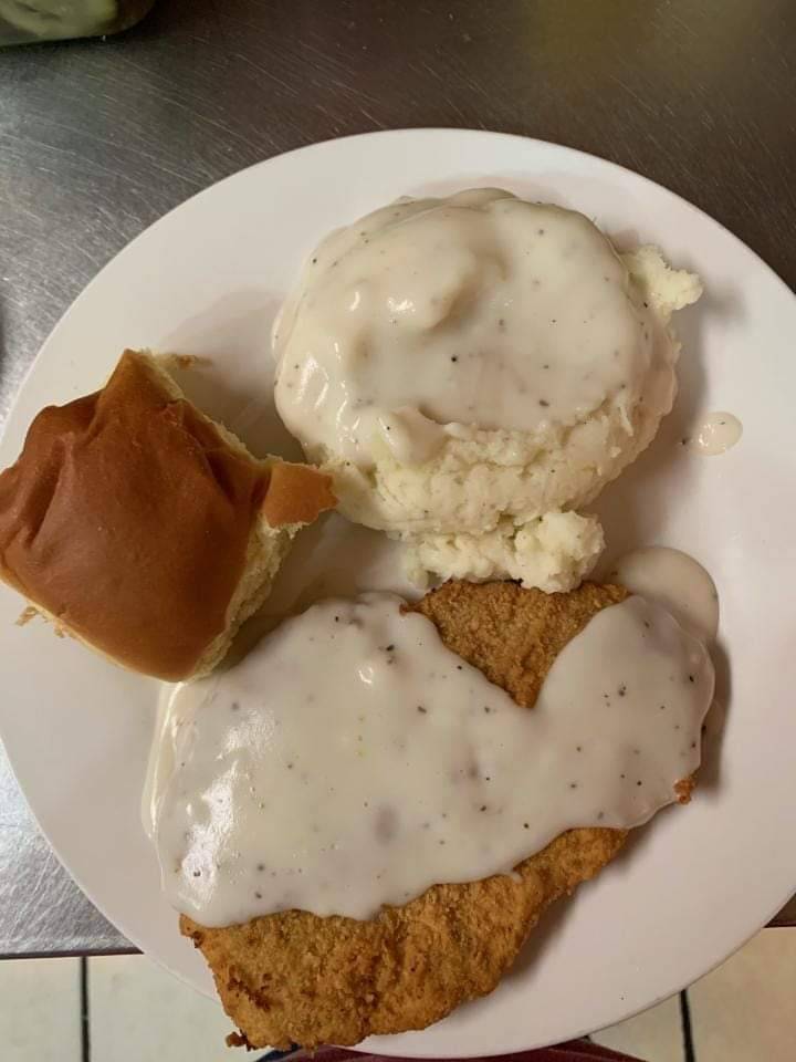 Hutchs Kuntry Kookin | restaurant | 127 Beach St, Ridgeville, SC 29472, USA | 8437719838 OR +1 843-771-9838