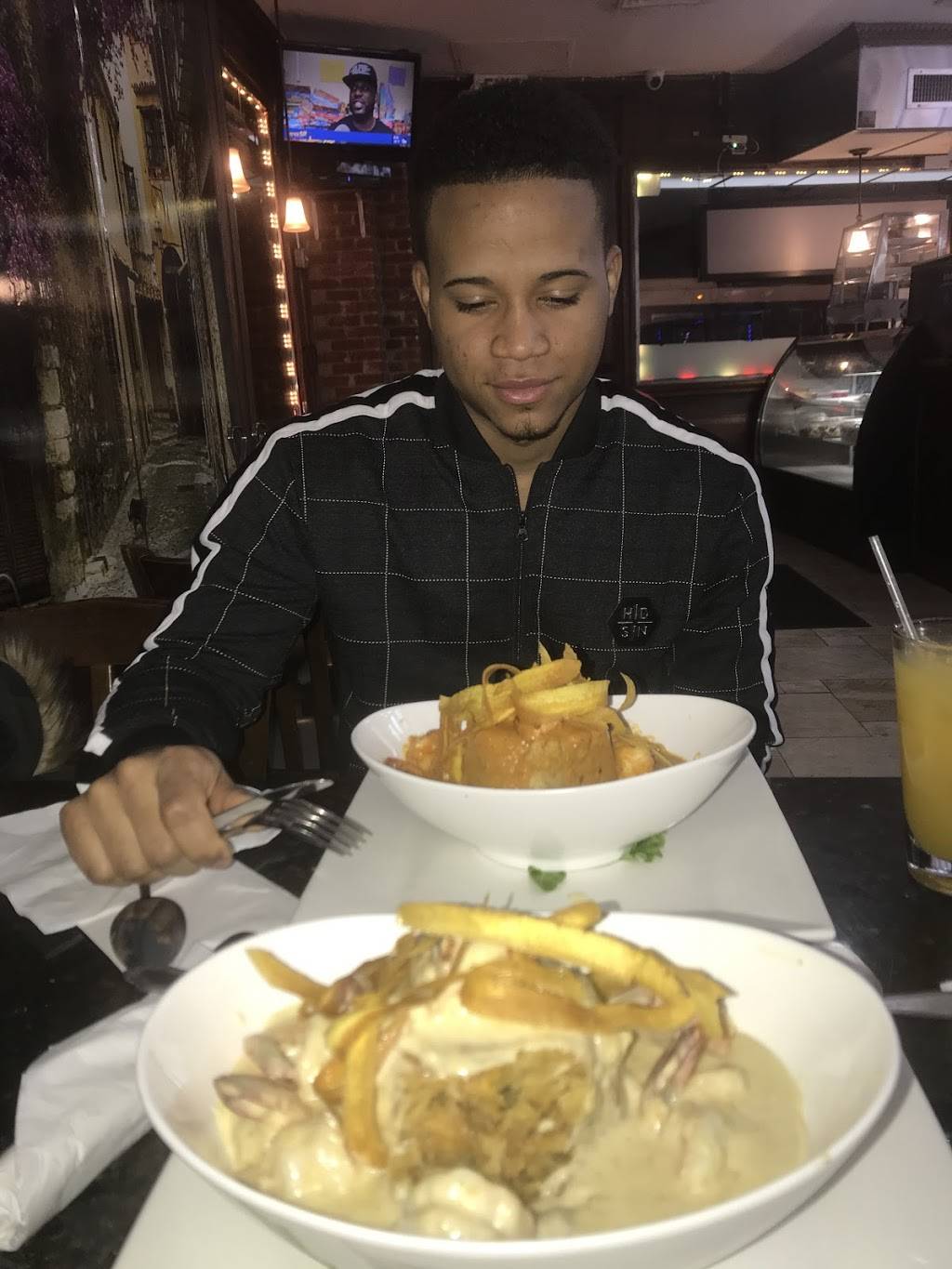 Mirador | restaurant | 44 W Kingsbridge Rd, Bronx, NY 10468, USA | 7184503844 OR +1 718-450-3844