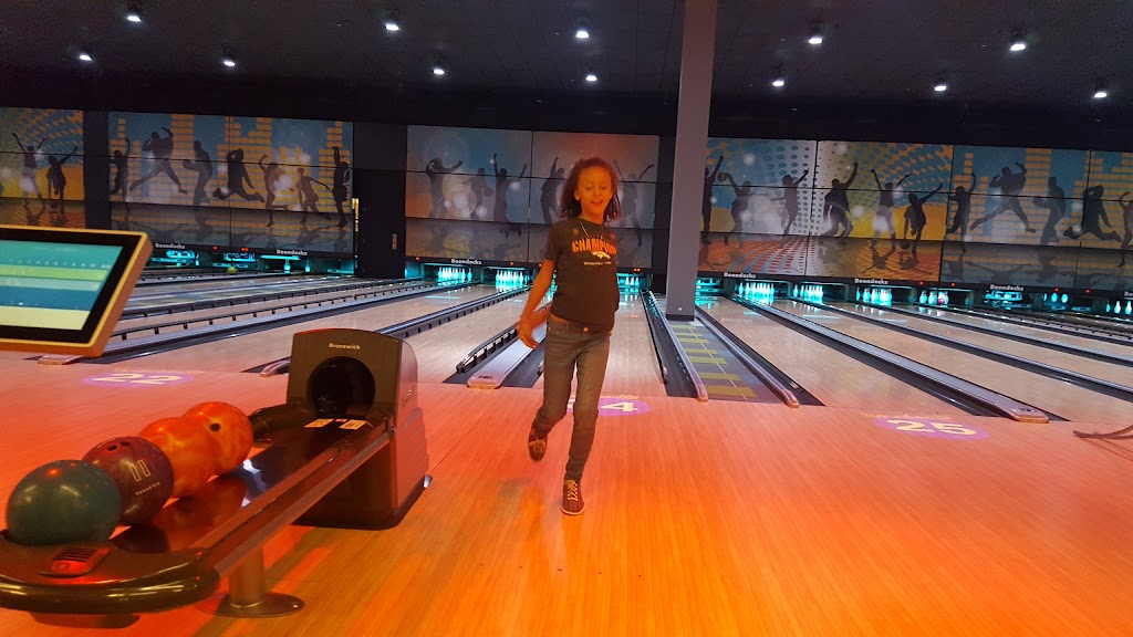 Boondocks Food & Fun Parker | restaurant | 18706 Cottonwood Dr, Parker, CO 80138, USA | 7208421100 OR +1 720-842-1100