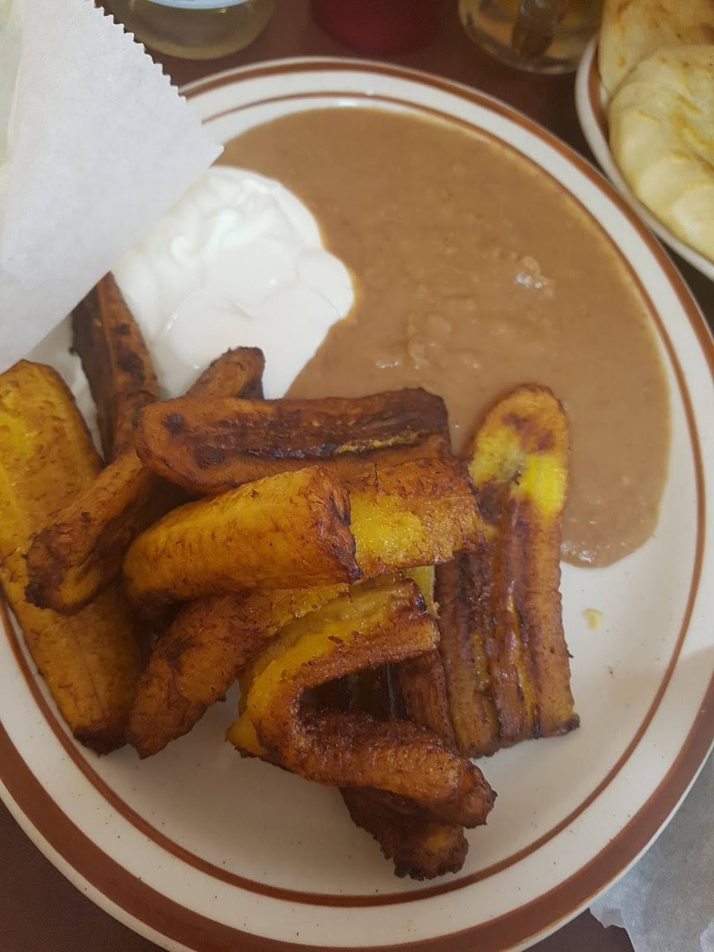 Reinas | restaurant | 5479 Mission St, San Francisco, CA 94112, USA | 4155857694 OR +1 415-585-7694