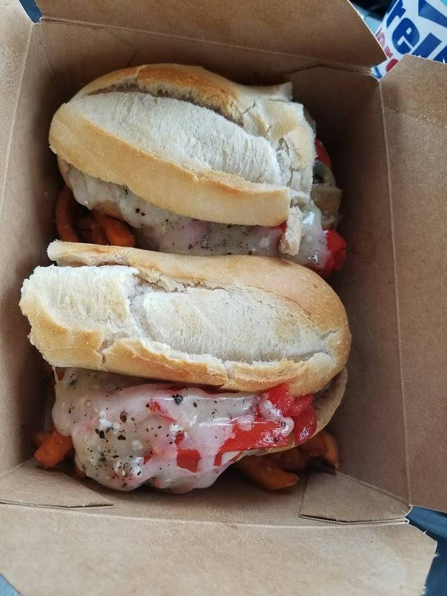 Gueros Backyard | restaurant | 1202 N Austin St, Seguin, TX 78155, USA | 8304334281 OR +1 830-433-4281