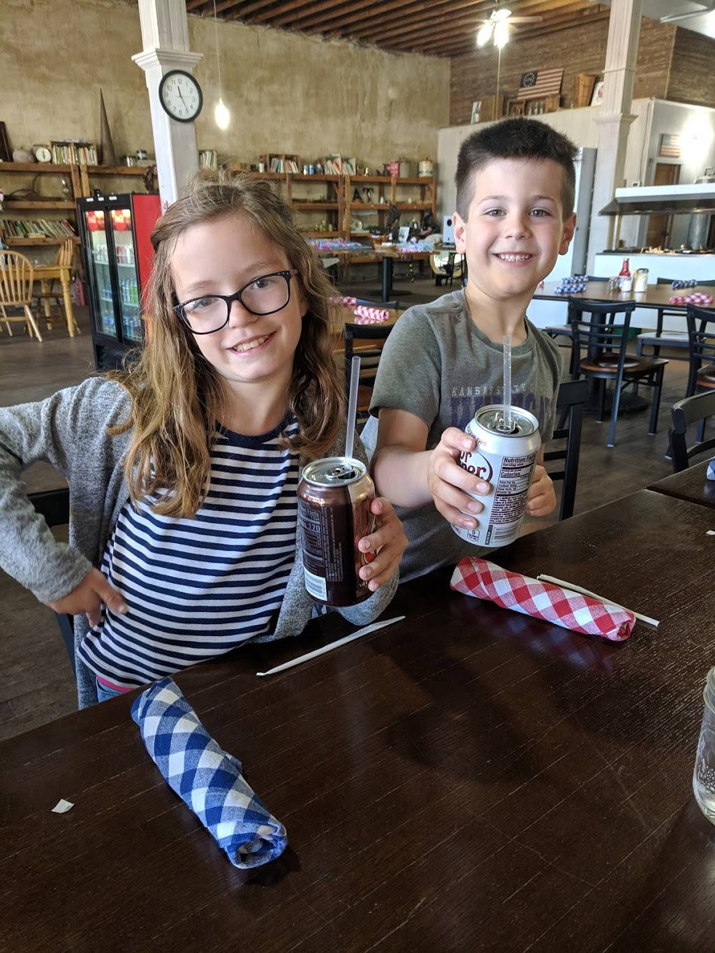 The Jewell Cafe and Marketplace | restaurant | 110 S Ohio St, Mt Hope, KS 67108, USA | 3166671134 OR +1 316-667-1134