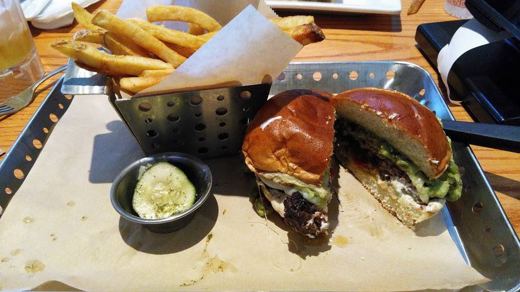 Chilis Grill & Bar | meal takeaway | 1371 N Litchfield Rd, Goodyear, AZ 85338, USA | 6235354222 OR +1 623-535-4222