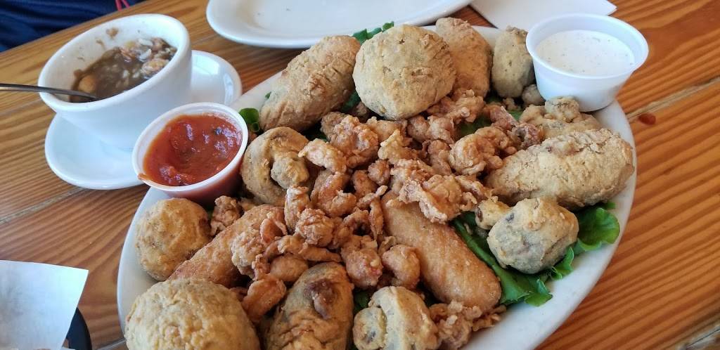 Stingaree Restaurant & Marina | restaurant | 1295 N Stingaree Dr, Crystal Beach, TX 77650, USA | 4096842731 OR +1 409-684-2731