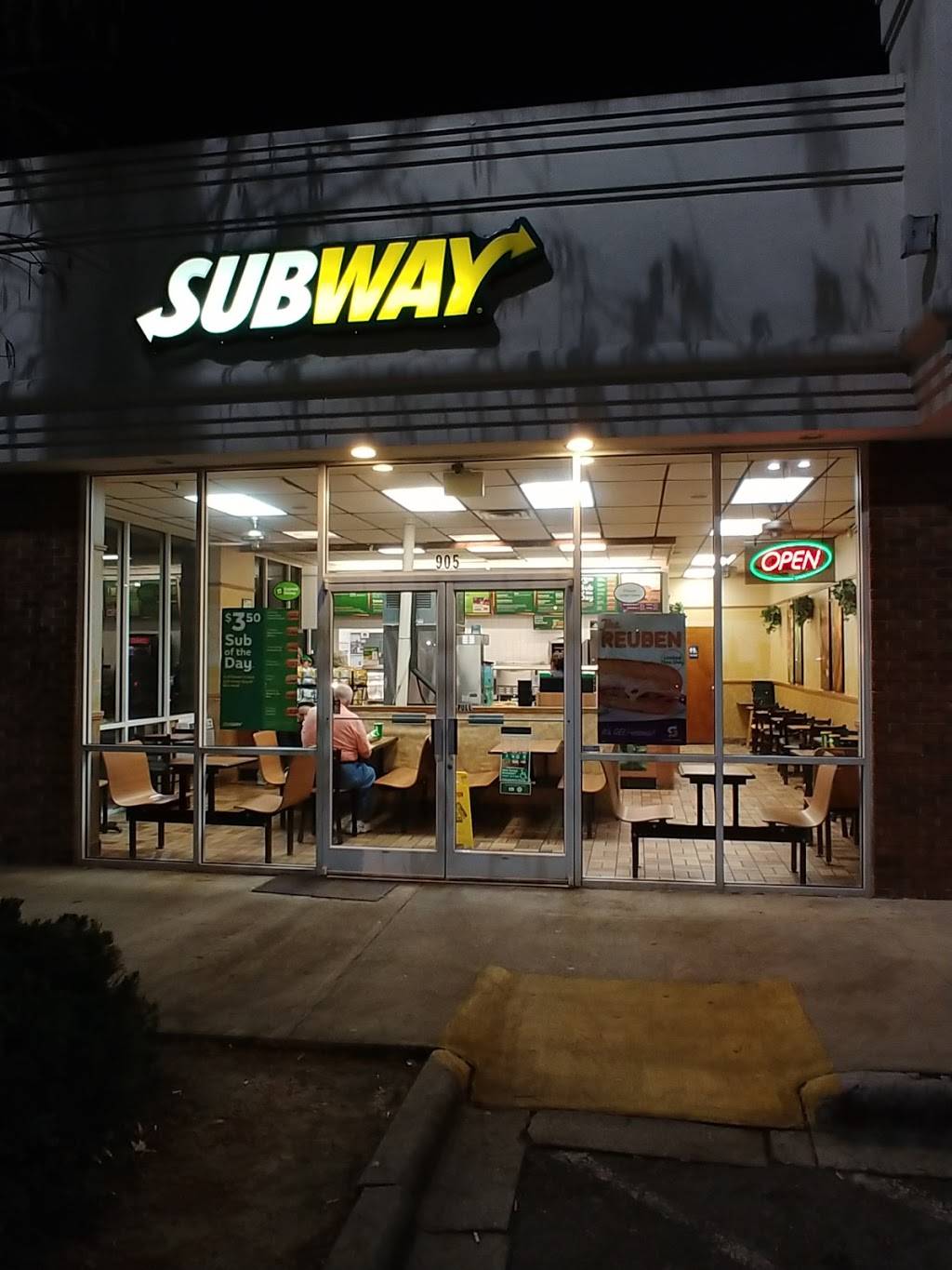 Subway | restaurant | 905 S Brightleaf Blvd, Smithfield, NC 27577, USA | 9199891869 OR +1 919-989-1869