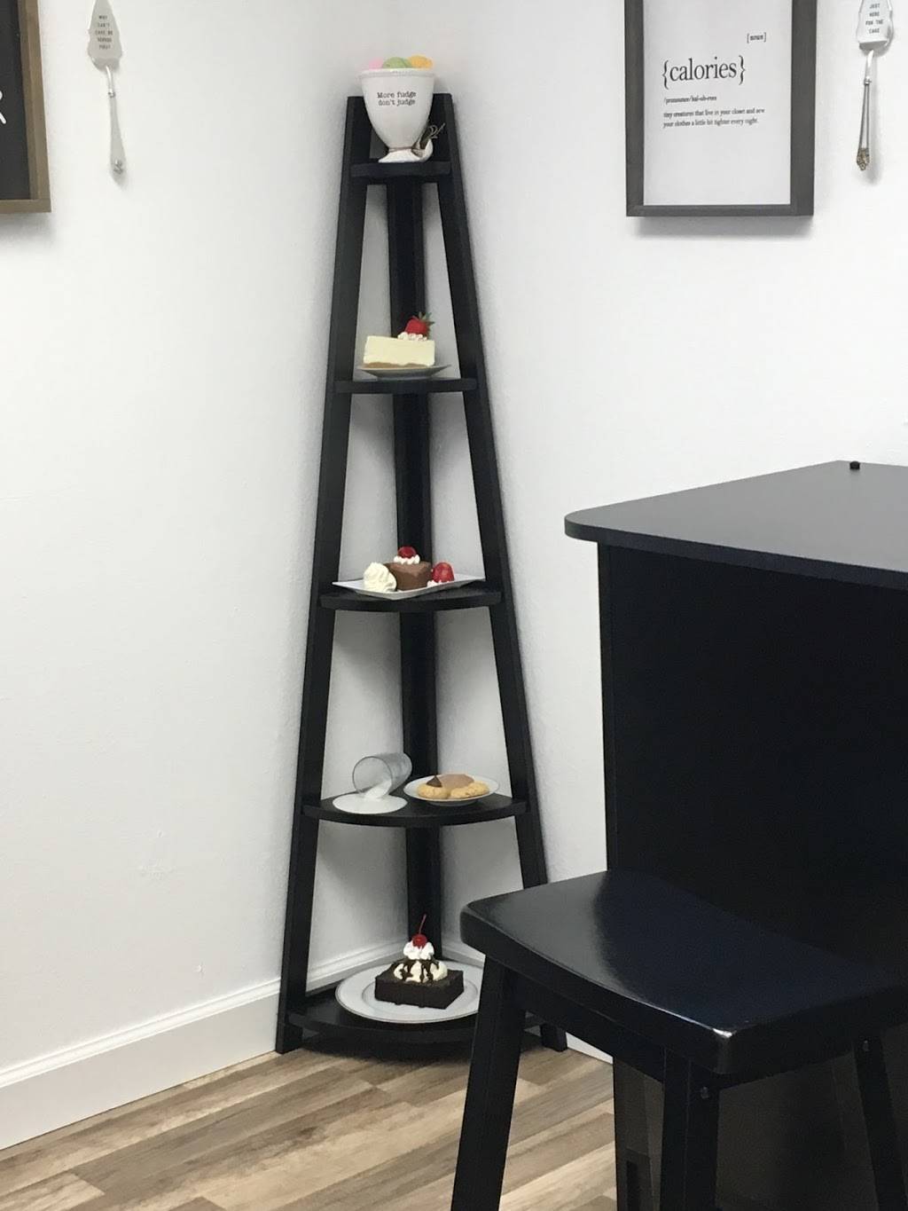 Just Desserts | restaurant | 7715 Tezel Rd, San Antonio, TX 78250, USA | 2102570019 OR +1 210-257-0019