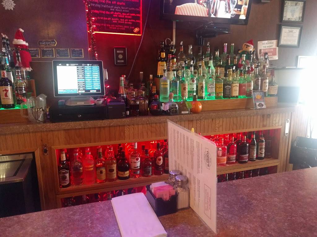 Topsys Bar & Grill | restaurant | 23 W Front St, El Paso, IL 61738, USA | 3095274338 OR +1 309-527-4338
