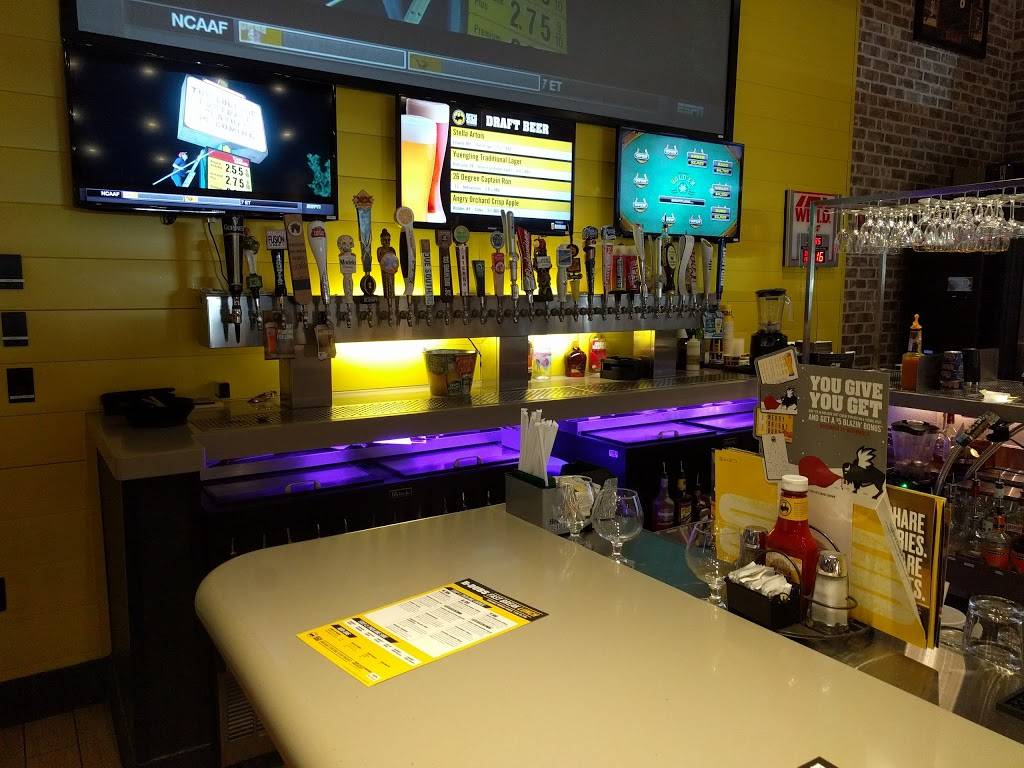 Buffalo Wild Wings | meal takeaway | 4576 Okeechobee Blvd, West Palm Beach, FL 33417, USA | 5616872999 OR +1 561-687-2999