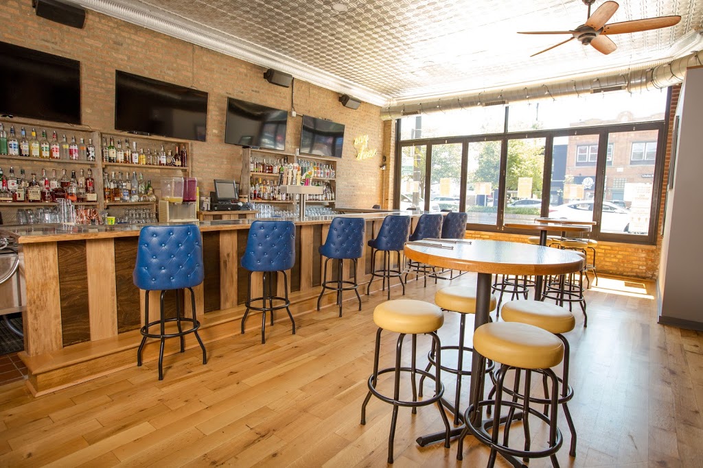 Easy Street Pizza & Patio | restaurant | 2922 W Irving Park Rd, Chicago, IL 60618, USA | 7738662010 OR +1 773-866-2010