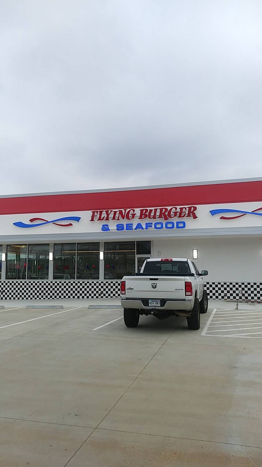 Flying Burger & Seafood | restaurant | 322 E Hawkins Pkwy, Longview, TX 75605, USA | 9034751537 OR +1 903-475-1537