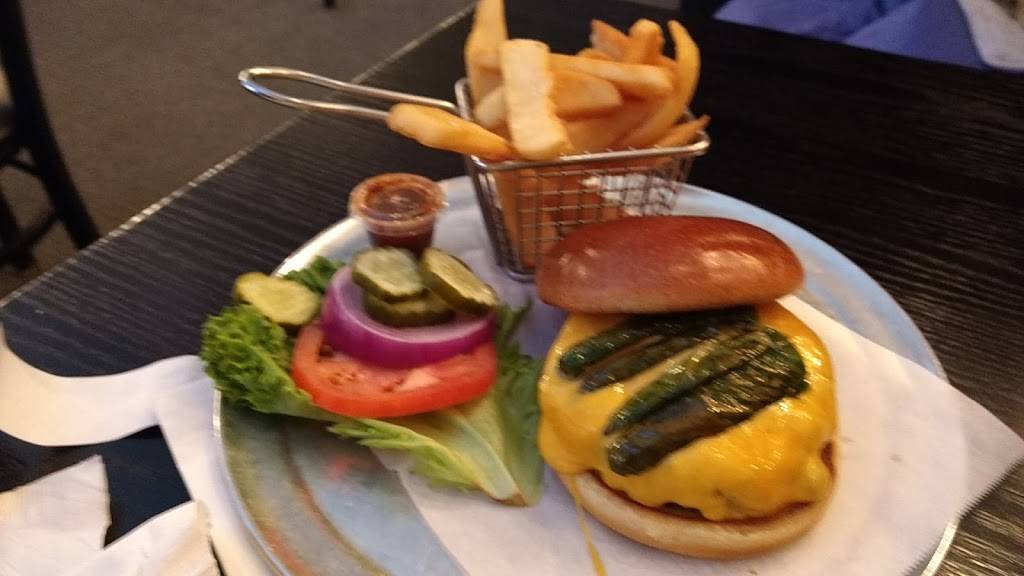 Burgers & Beer | restaurant | 109 W 8th St, Gibson City, IL 60936, USA | 2176805050 OR +1 217-680-5050