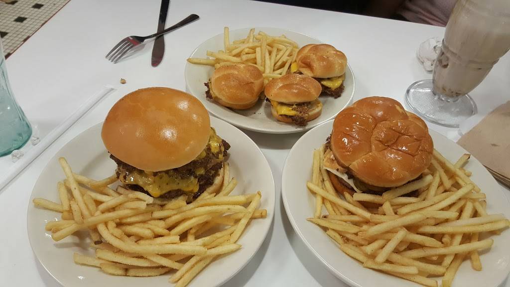 Steak n Shake | restaurant | 540 E Edgewood Blvd, Lansing, MI 48911, USA | 5172723038 OR +1 517-272-3038