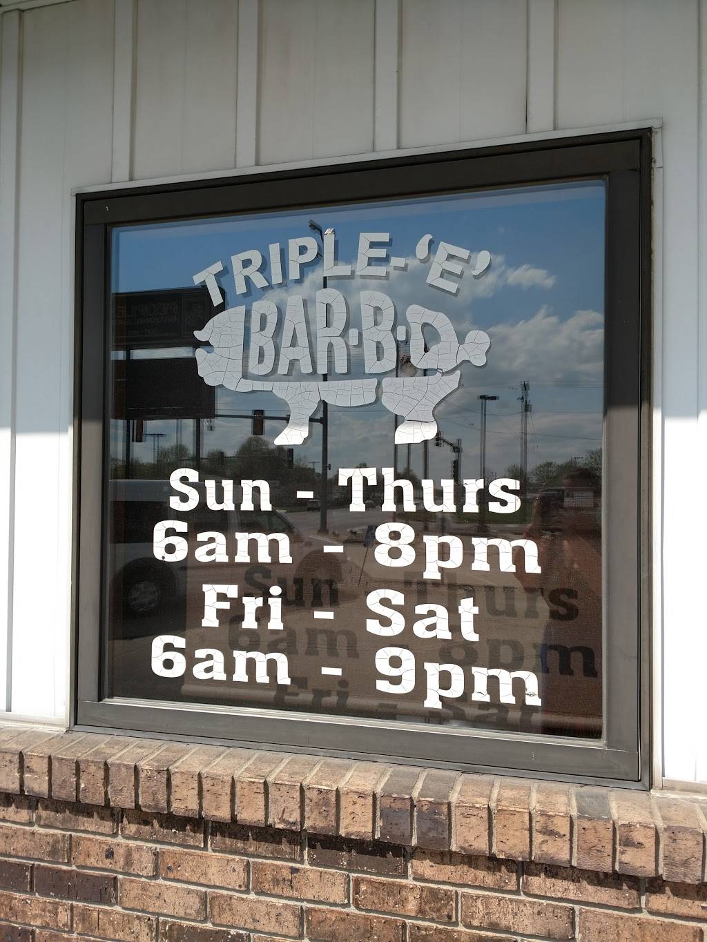 Triple E Bar-B-Q East | restaurant | 906 E Deyoung St, Marion, IL 62959, USA | 6189971369 OR +1 618-997-1369