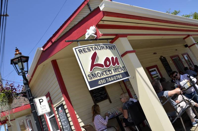 Lou Smoked Meat | restaurant | 17 Avenue de lÉglise, Saint-Sauveur, QC J0R 1R0, Canada | 4507440766 OR +1 450-744-0766