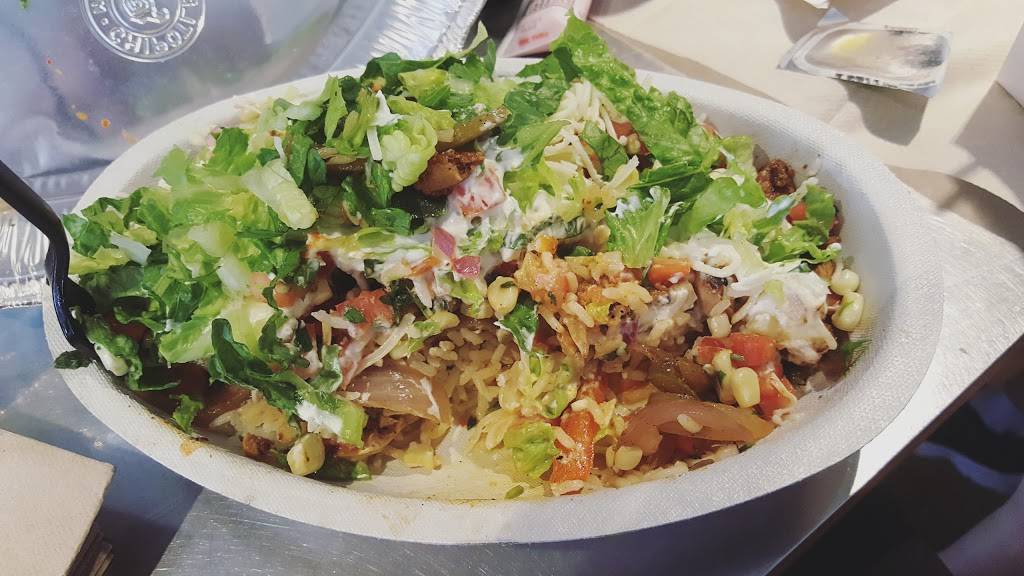 Chipotle Mexican Grill | restaurant | 616 Fellsway, Medford, MA 02155, USA | 7813936871 OR +1 781-393-6871