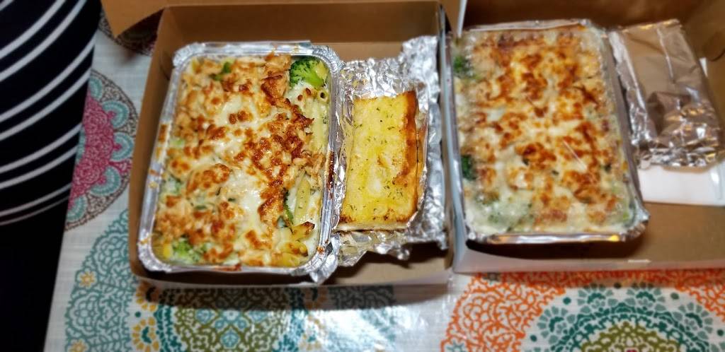 Stashs Pizza | restaurant | 612 Blue Hill Avenue, Boston, MA 02121, USA | 6172829200 OR +1 617-282-9200