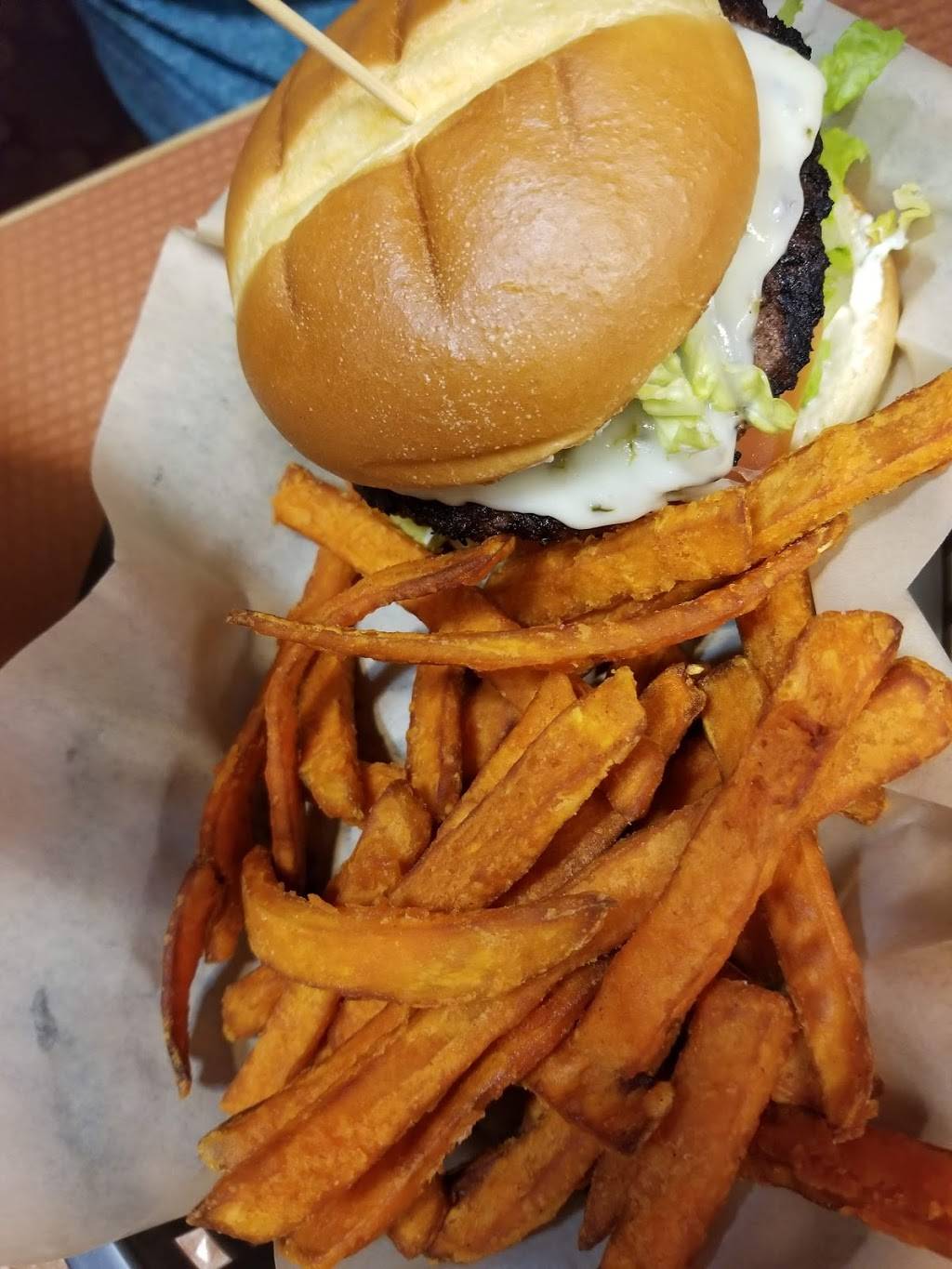 Fresh Grill Burgers & Fries | restaurant | 8845 SW Cascade Ave, Beaverton, OR 97008, USA | 5037464415 OR +1 503-746-4415