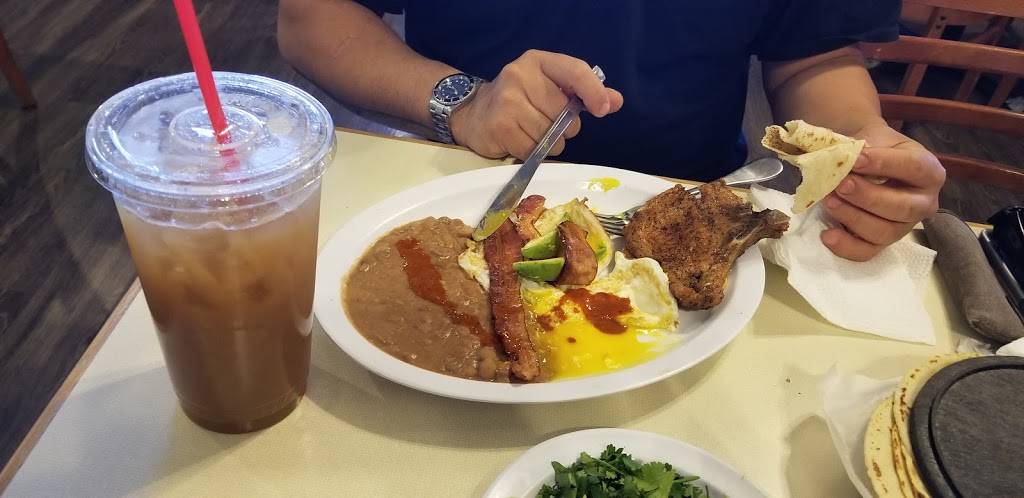 Familia Loritos | restaurant | 2525 W Bethany Home Rd, Phoenix, AZ 85017, USA | 6029731797 OR +1 602-973-1797