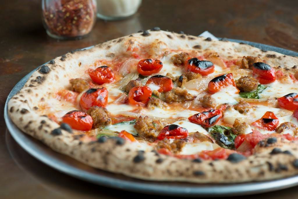 FIAMMA pizza company | restaurant | 405 N Market St, Chattanooga, TN 37405, USA | 4237137742 OR +1 423-713-7742