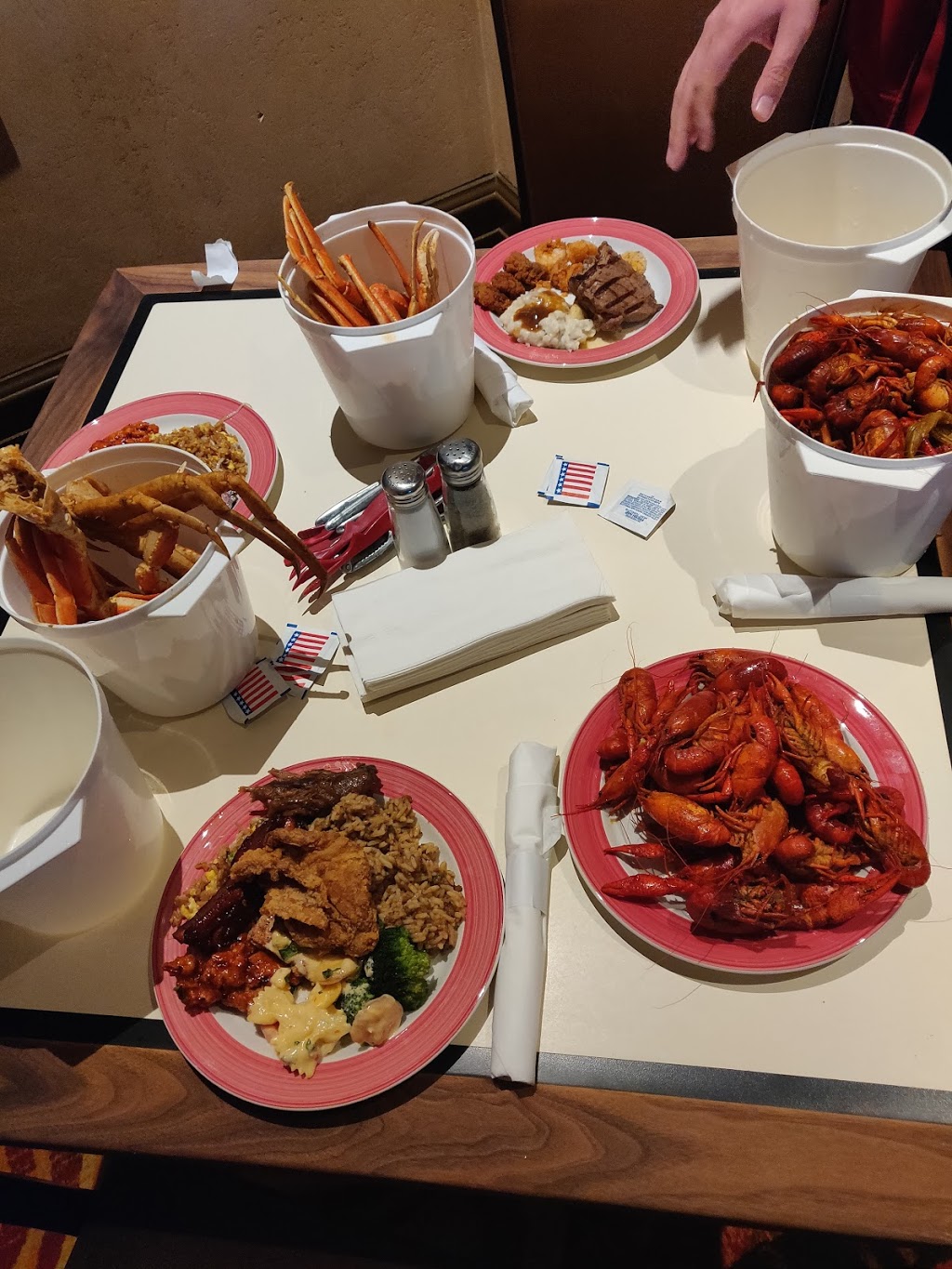 Le Beaucoup Buffet | restaurant | 777 Ave LAuberge, Lake Charles, LA 70601, USA | 3373957777 OR +1 337-395-7777