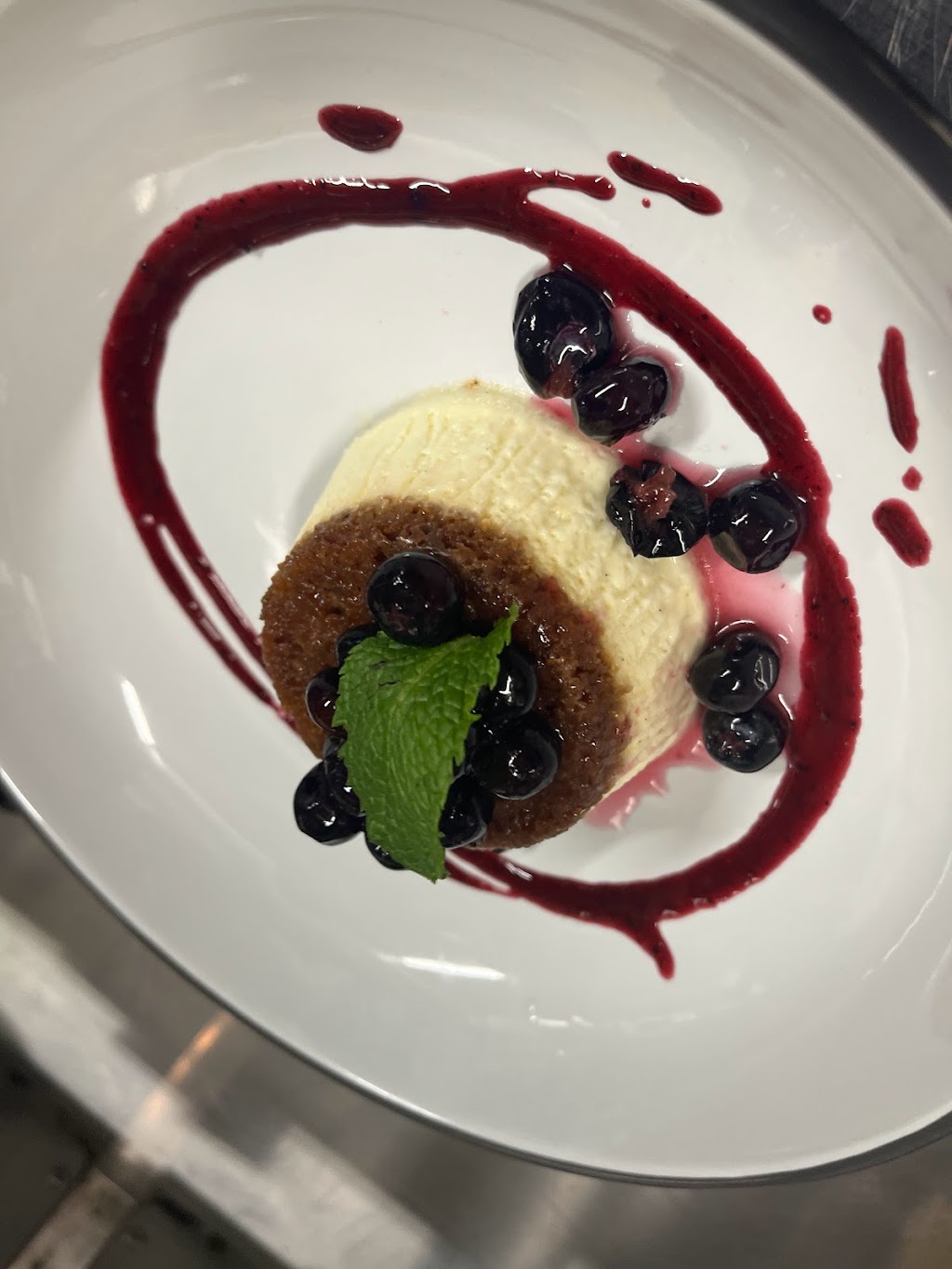 FM (Fortes Mill) Eatery | restaurant | 217 Main St, Fort Mill, SC 29715, USA | 8033960535 OR +1 803-396-0535