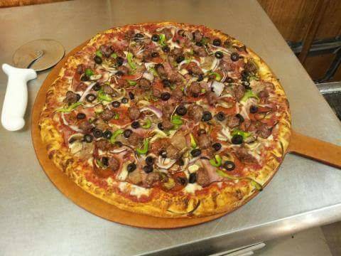 Fonzos Pizza,Seafood&More | meal takeaway | 99 Main St, Madison, ME 04950, USA | 2076965142 OR +1 207-696-5142
