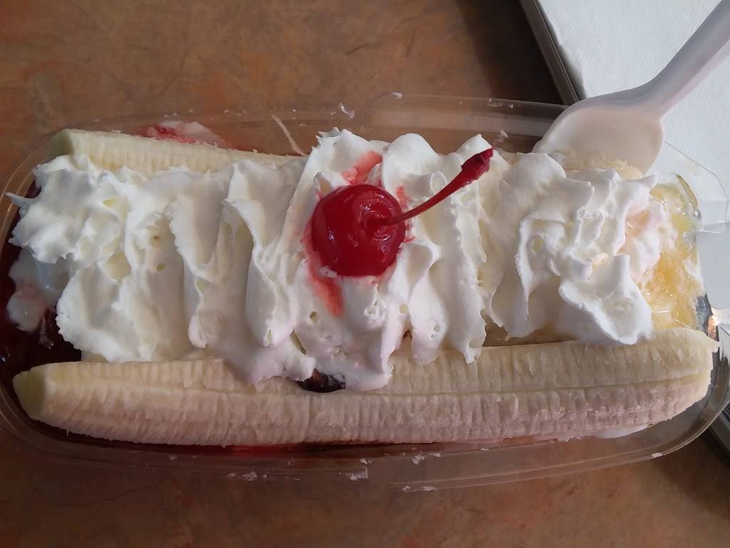 Wienerschnitzel | restaurant | 103 W Main St, Woodland, CA 95695, USA | 5306627978 OR +1 530-662-7978