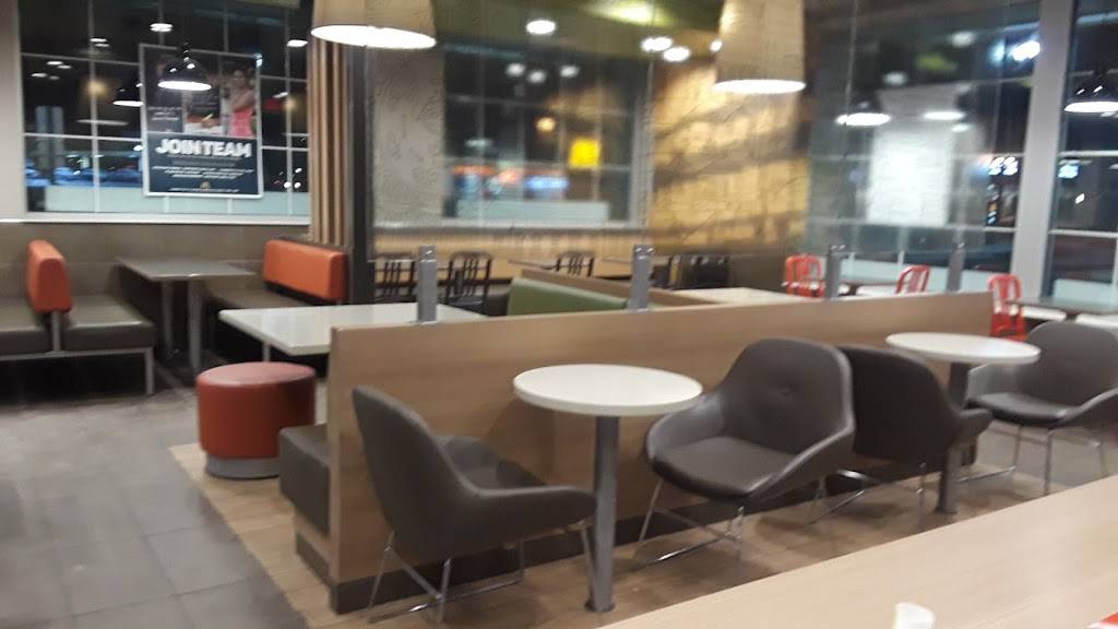 McDonalds | cafe | 645 N Independence Blvd, Romeoville, IL 60446, USA | 8158860042 OR +1 815-886-0042