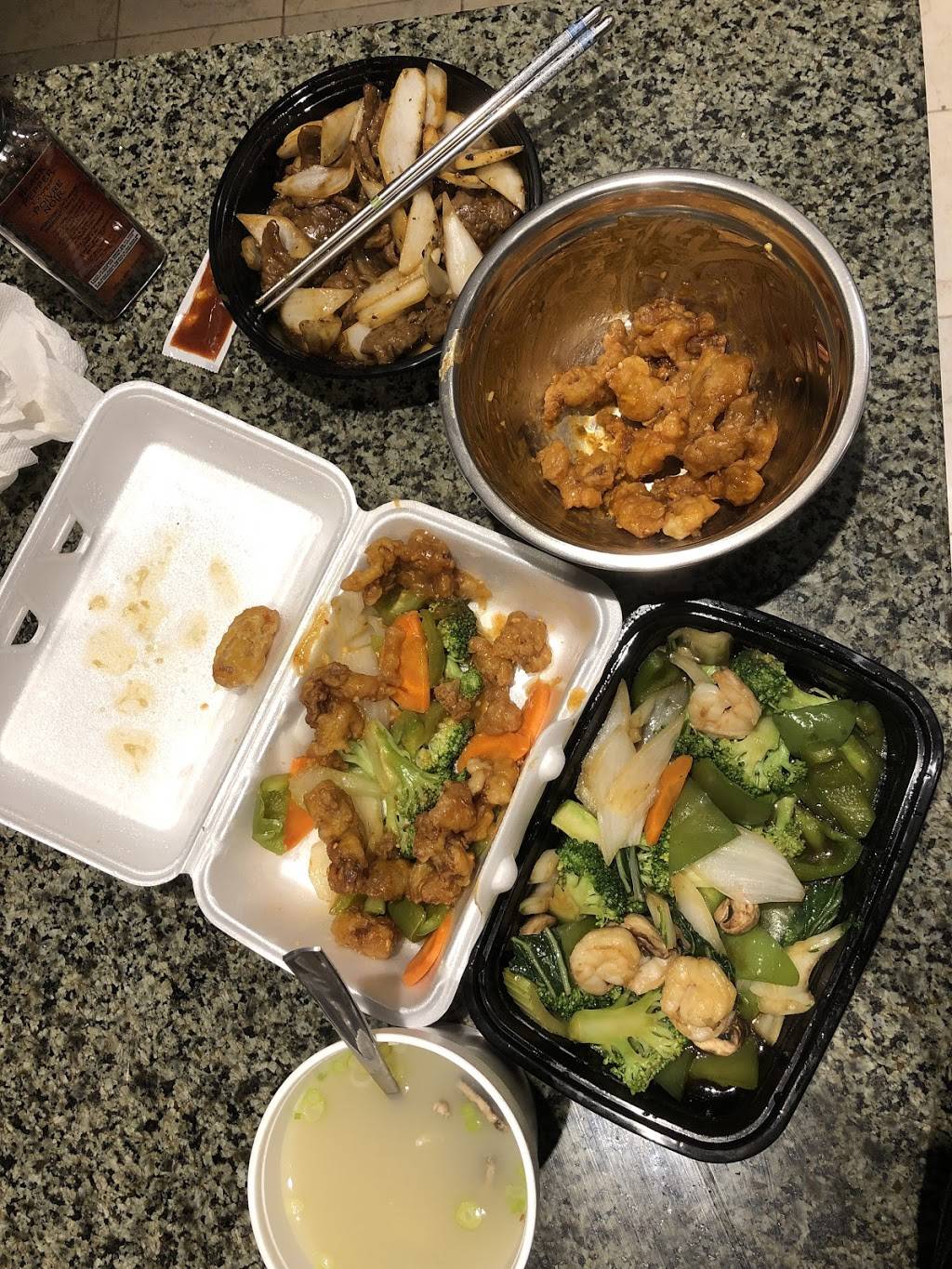 New Flower Drum Restaurant | restaurant | 2428 Lake Shore Blvd W, Etobicoke, ON M8V 1B7, Canada | 4162557717 OR +1 416-255-7717