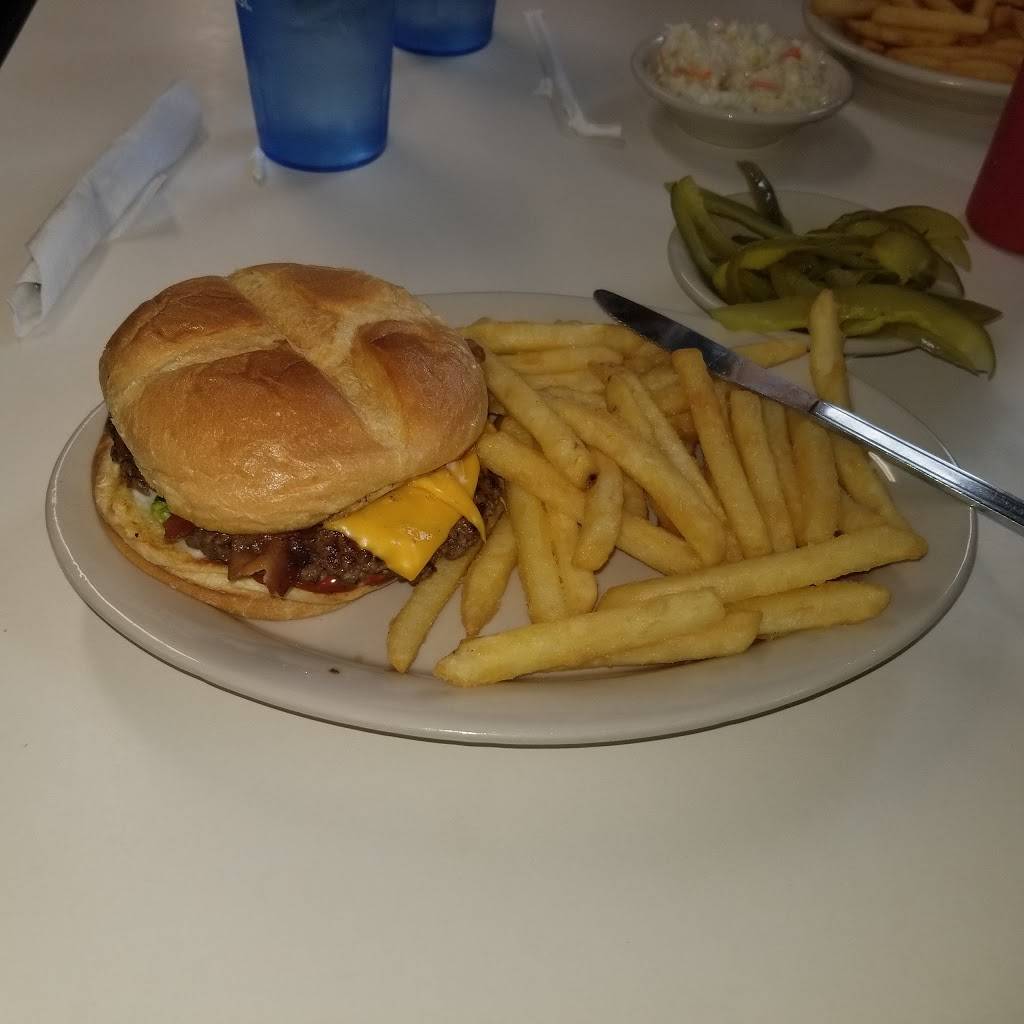 Ellis Variety and Diner | restaurant | 126 Weld St, Dixfield, ME 04224, USA | 2075628284 OR +1 207-562-8284