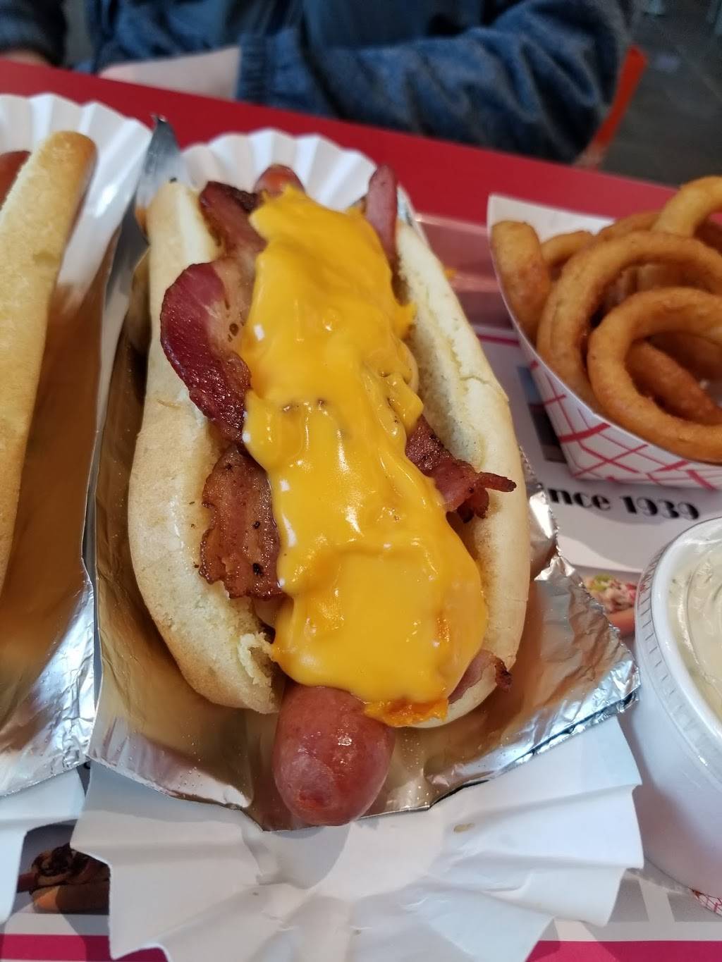 Pinks Hot Dogs | restaurant | 324 Mall Blvd, King of Prussia, PA 19406, USA | 4848628127 OR +1 484-862-8127