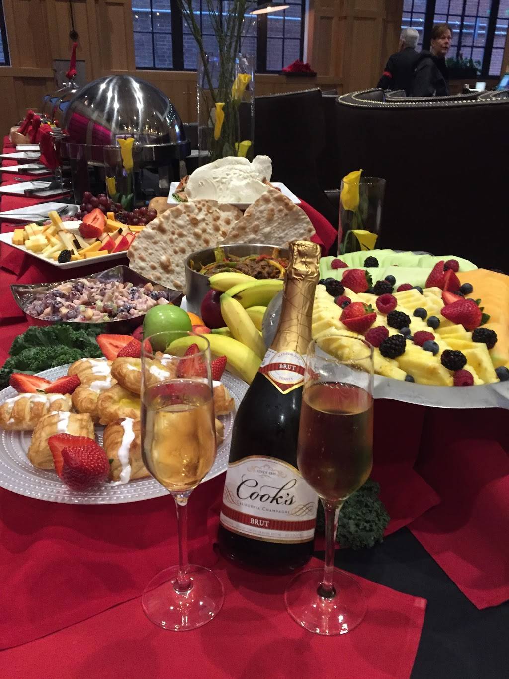 The District Bar & Kitchen | restaurant | 301 Union St, Nashville, TN 37201, USA | 6158916000 OR +1 615-891-6000