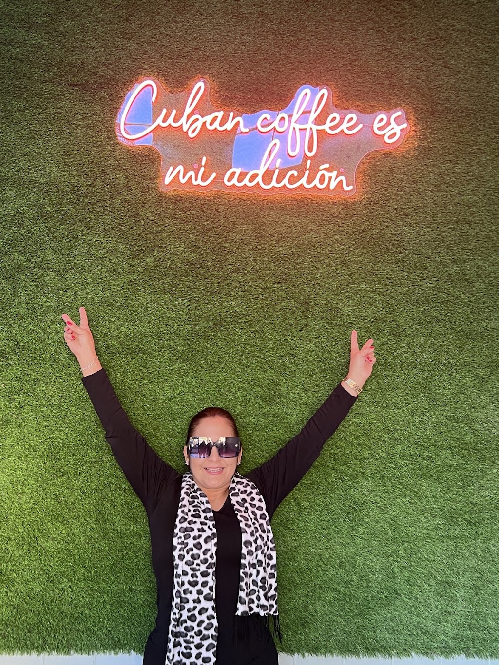 La Taza Clásica | restaurant | 13920 SW 47th St Suite 103, Miami, FL 33175, USA | 3052003580 OR +1 305-200-3580