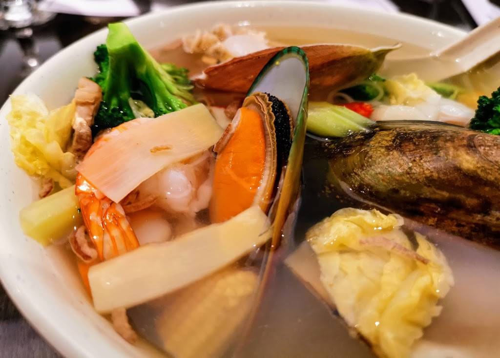 Soupebol | restaurant | 1866 Boulevard des Sources, Pointe-Claire, QC H9R 5B1, Canada | 5144261688 OR +1 514-426-1688