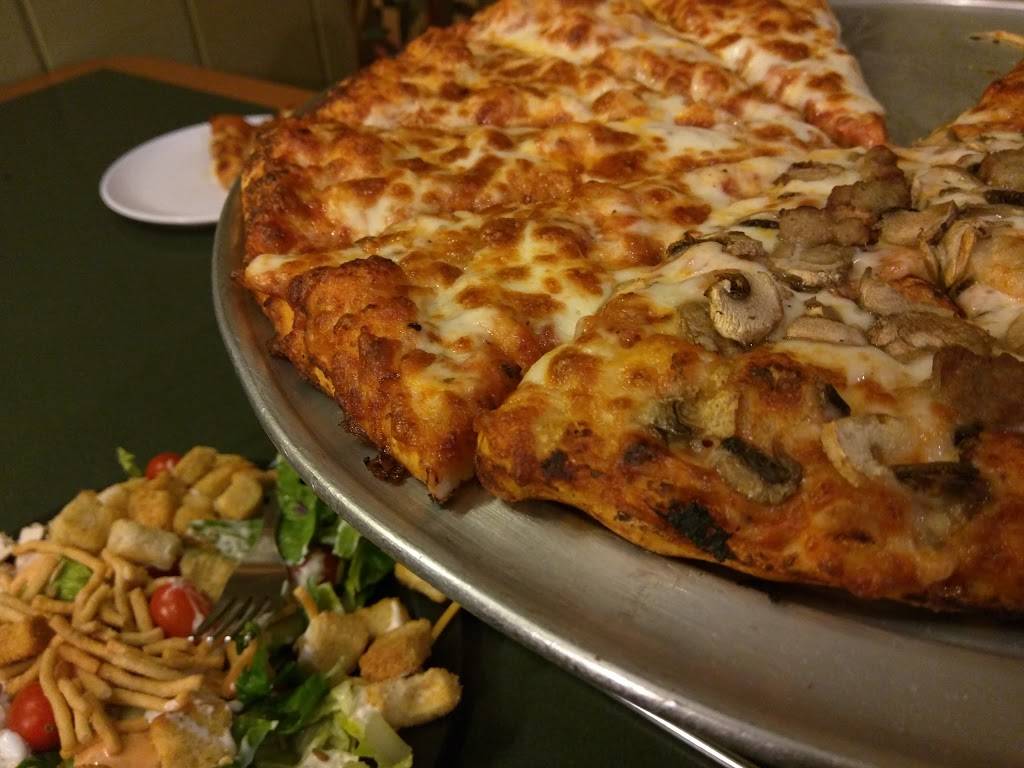 Round Table Pizza | meal delivery | 2690 41st Ave, Soquel, CA 95073, USA | 8314758811 OR +1 831-475-8811