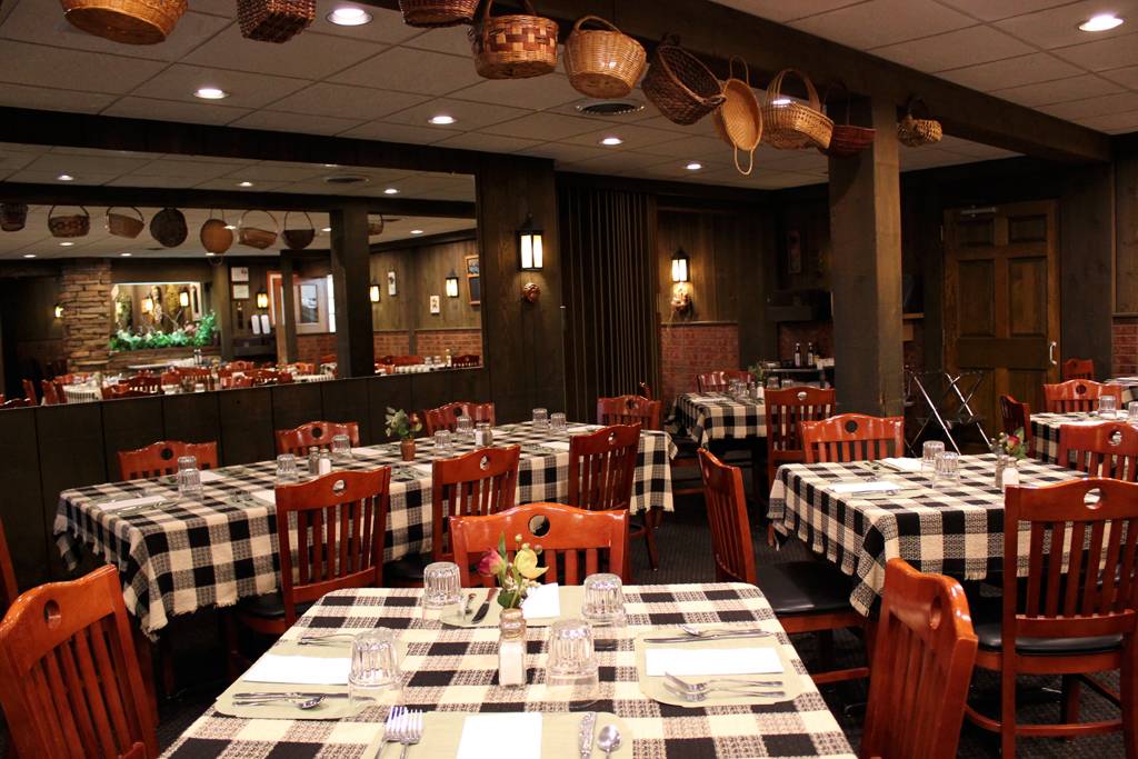 Roepkes Village Inn | restaurant | W2686 St Charles Rd, Chilton, WI 53014, USA | 9208494000 OR +1 920-849-4000