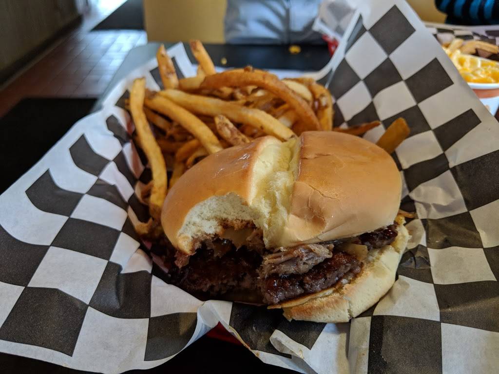 11:11 Burgers & Beignets | restaurant | 417 S Main St, Fond du Lac, WI 54935, USA | 9209336566 OR +1 920-933-6566