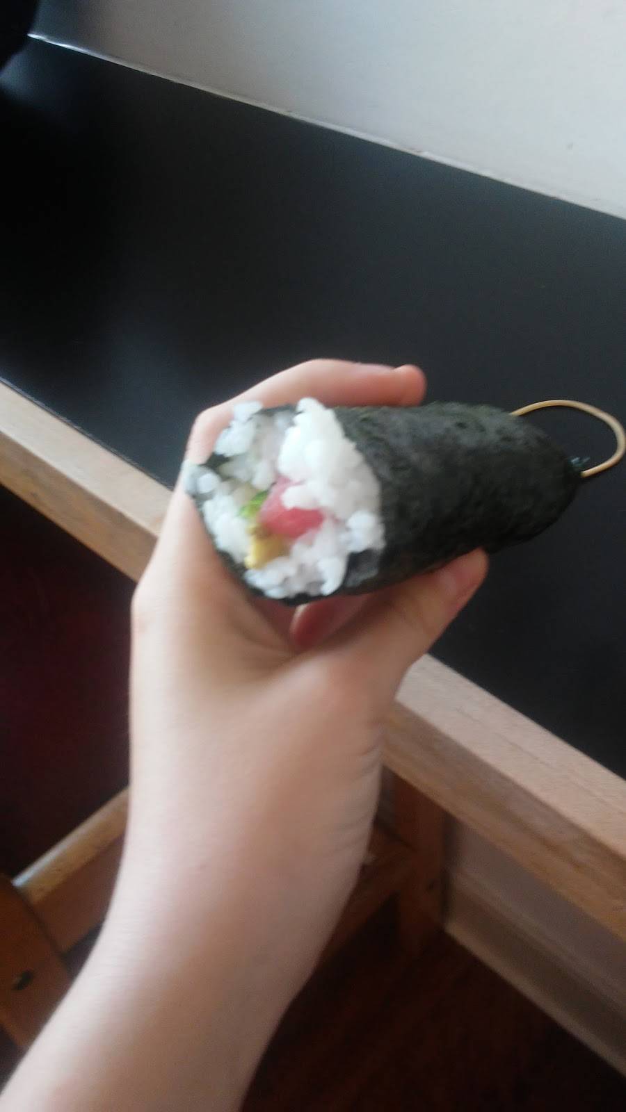 Aloha Sushi | restaurant | 1982, 3131 N Nimitz Hwy #105, Honolulu, HI 96819, USA | 8088338884 OR +1 808-833-8884