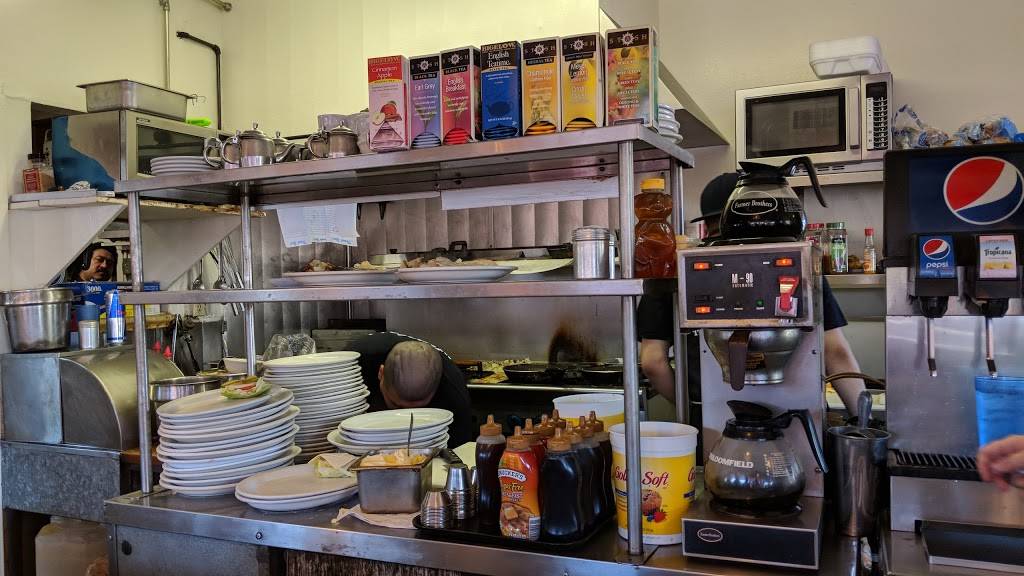 Carlos Country Kitchen | restaurant | 90 College Ave, Santa Rosa, CA 95401, USA | 7075699734 OR +1 707-569-9734