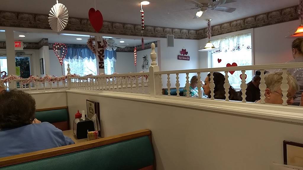 Janets Diner | restaurant | 12805 North St, Dillsboro, IN 47018, USA | 8124325410 OR +1 812-432-5410