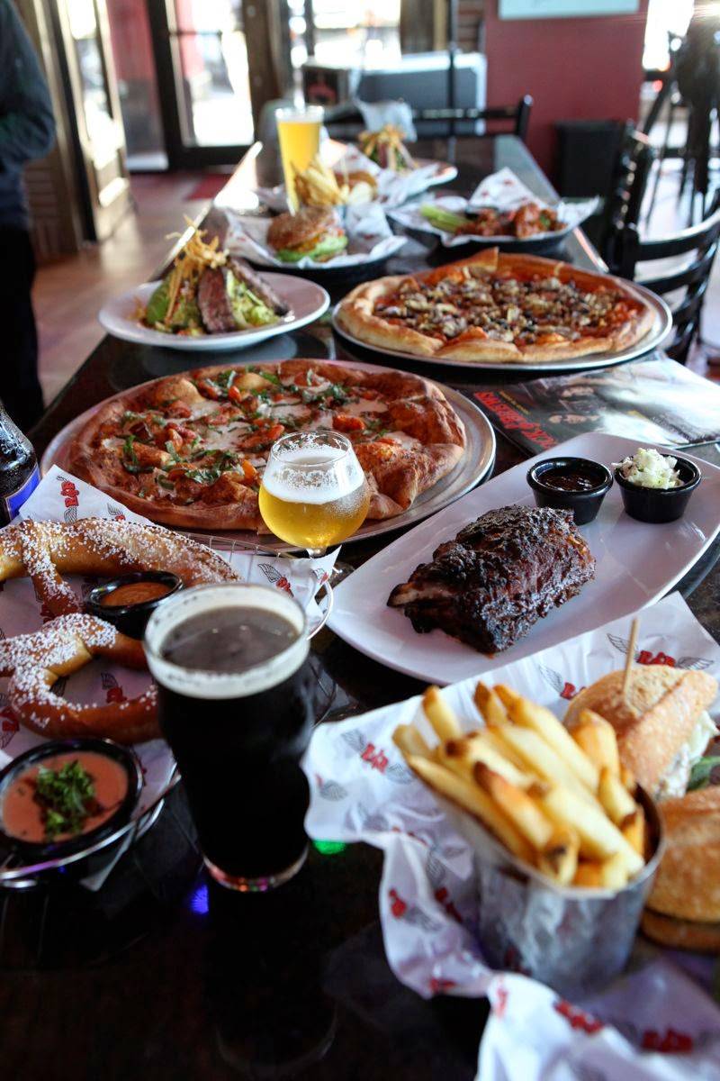 Rock & Brews | restaurant | 5701 W 135th St, Overland Park, KS 66223, USA | 9137285298 OR +1 913-728-5298
