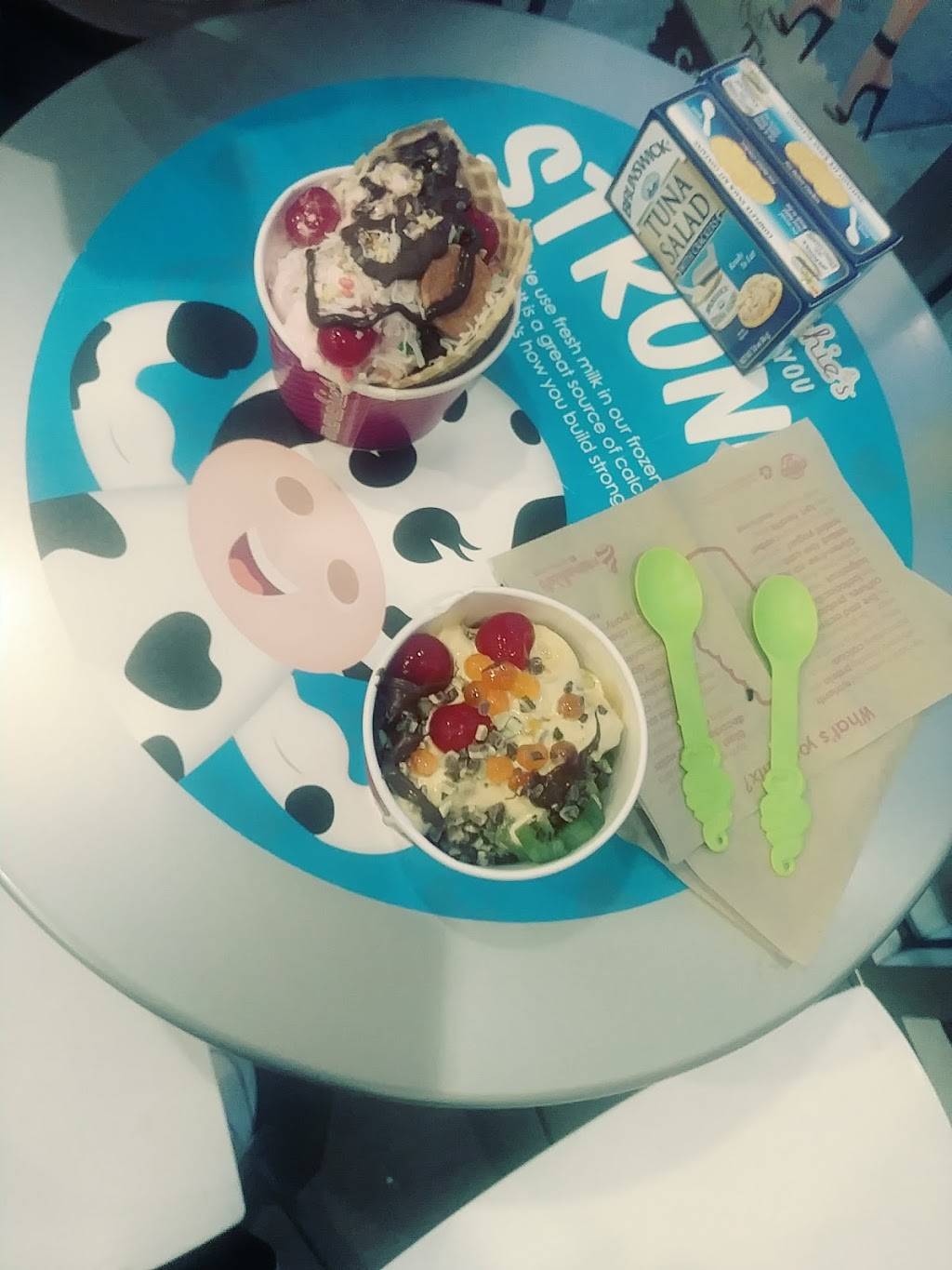 Menchies Frozen Yogurt | bakery | 15798 SW 56th St, Miami, FL 33185, USA | 3053828700 OR +1 305-382-8700