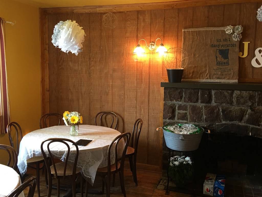 Hunters Roadhouse Bar and Grill | restaurant | 3708 Milligantown Rd, New Kensington, PA 15068, USA | 7243399915 OR +1 724-339-9915