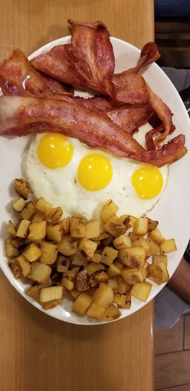 Sunset Grill | restaurant | 4551 Kingston Rd, Scarborough, ON M1E 2P1, Canada | 6473521551 OR +1 647-352-1551