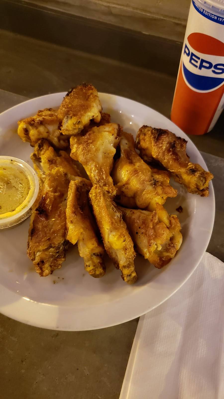 Milanas New York Pizzeria | restaurant | 165 E 4th St, Long Beach, CA 90802, USA | 5629011111 OR +1 562-901-1111