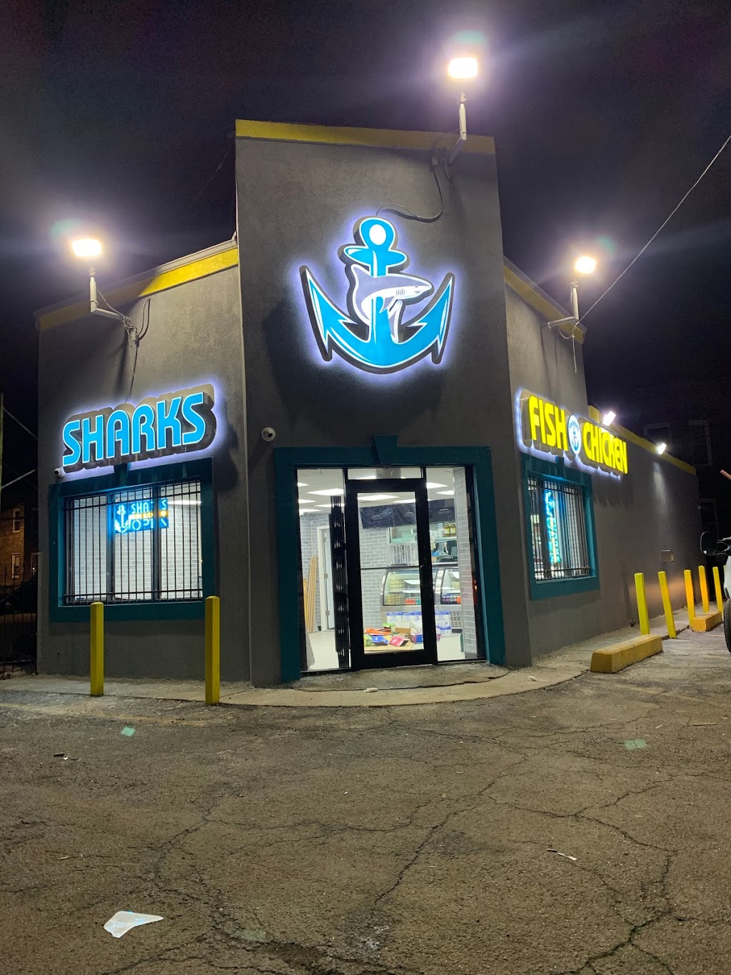 Sharks Fish & Chicken | restaurant | 325 S Cicero Ave, Chicago, IL 60644, USA | 7732955879 OR +1 773-295-5879