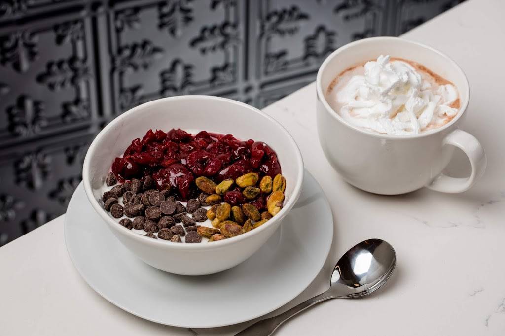 LA CREME | restaurant | 111 E Main Ave, Zeeland, MI 49464, USA | 6167721705 OR +1 616-772-1705